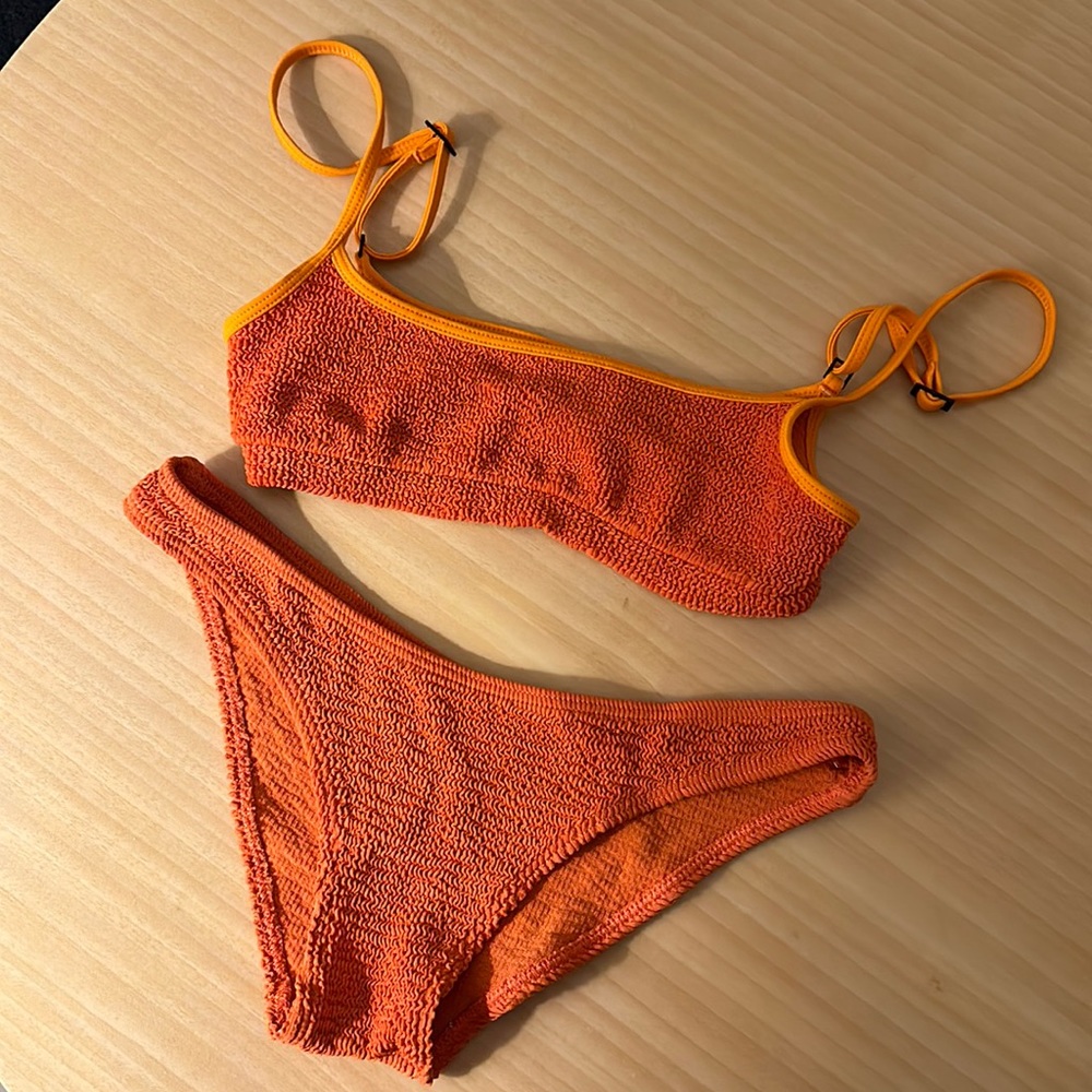 Bond eye orange bikini set
